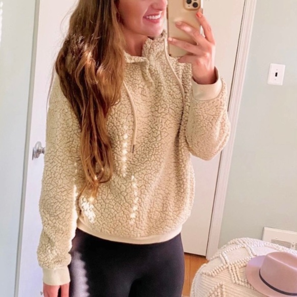 4/$25 Z by Zella Cropped Henley Hooded Sherpa Pullover in Cream sz Medium Plush